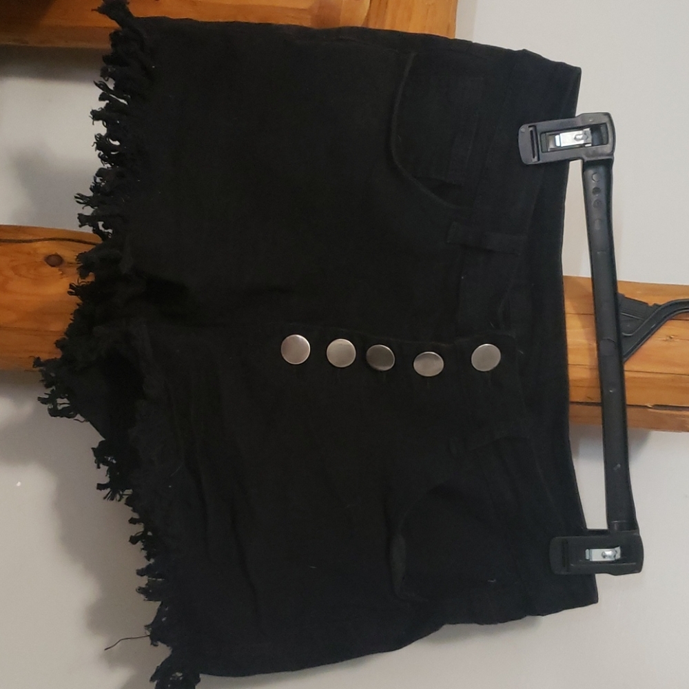 Black high waisted short